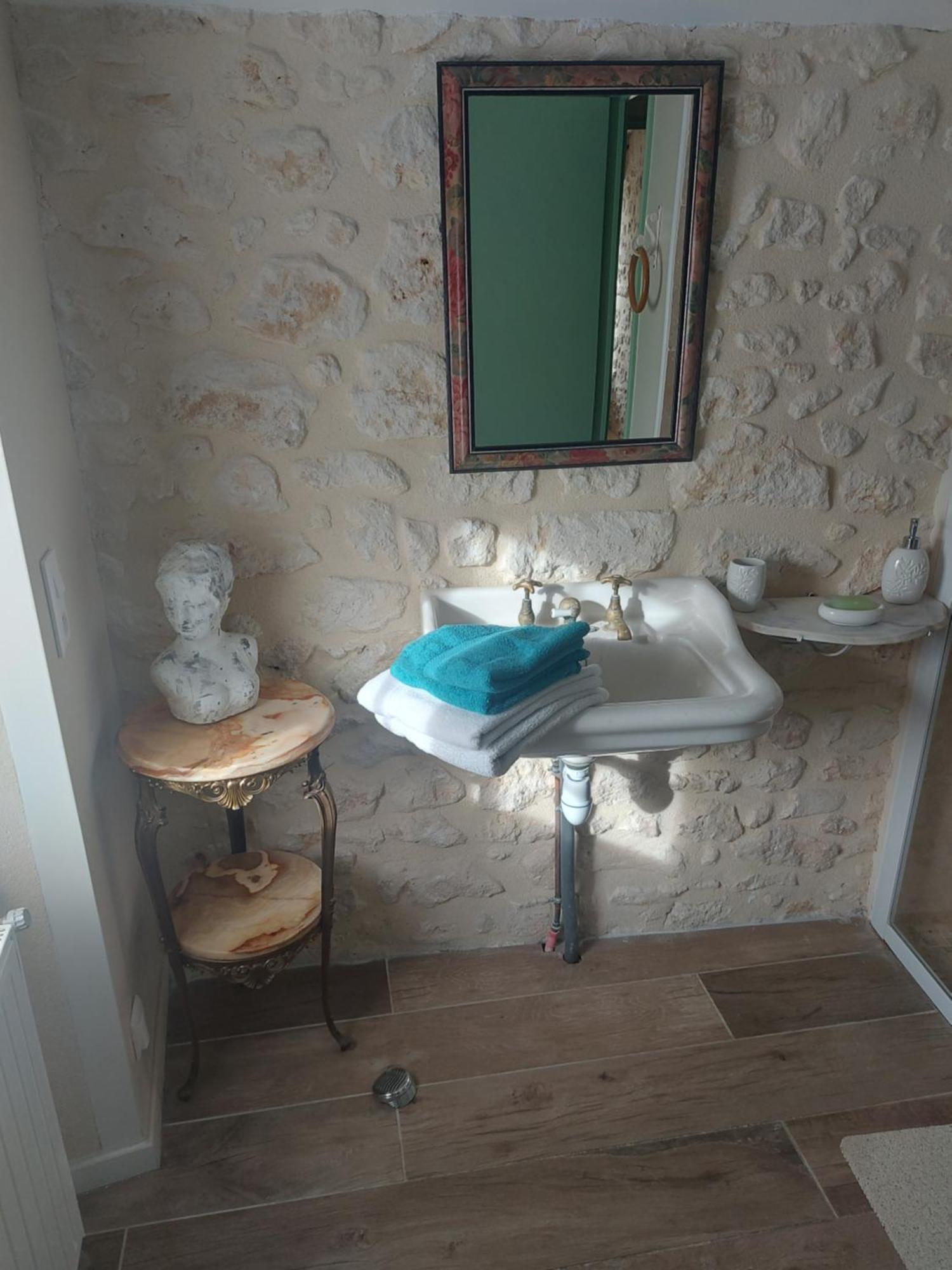 Chateau Gunes Cissac-Medoc Bagian luar foto